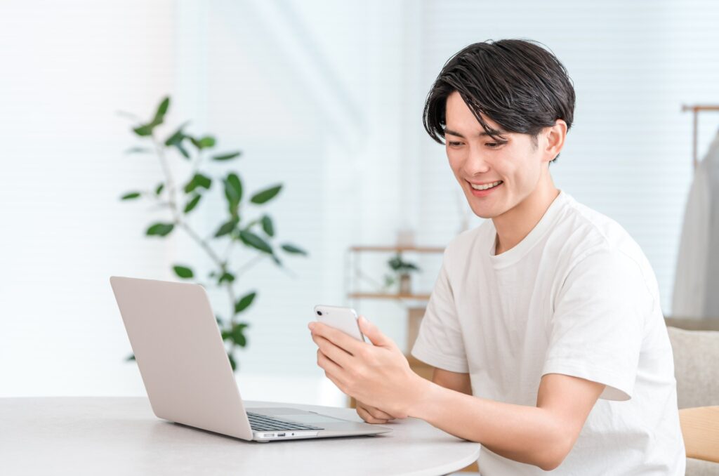 仕事をする男性