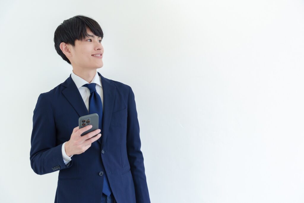 スーツ姿の男性