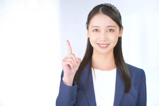 スーツ姿の女性