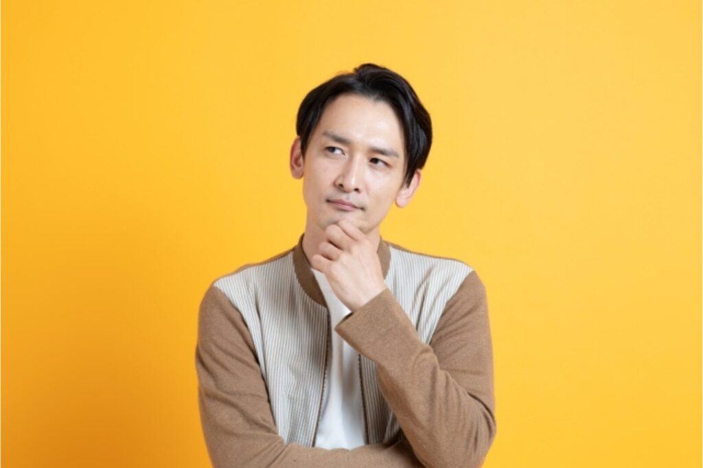 考える男性