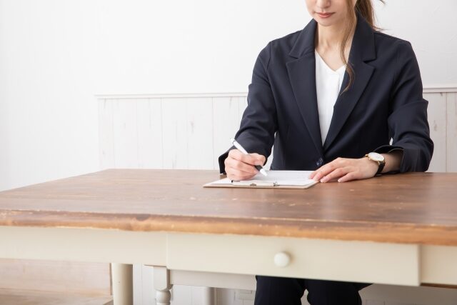 面接の女性