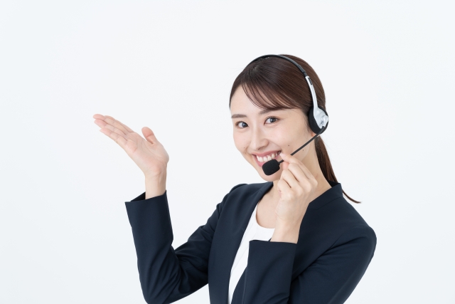 ヘッドセットをつけた女性