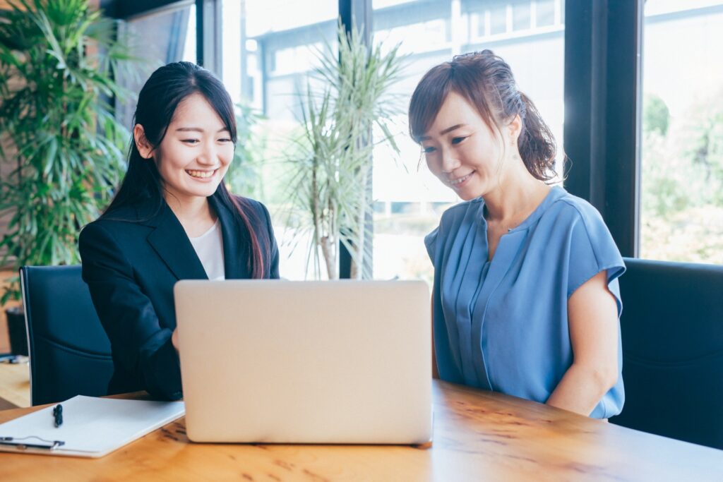笑顔の女性たち